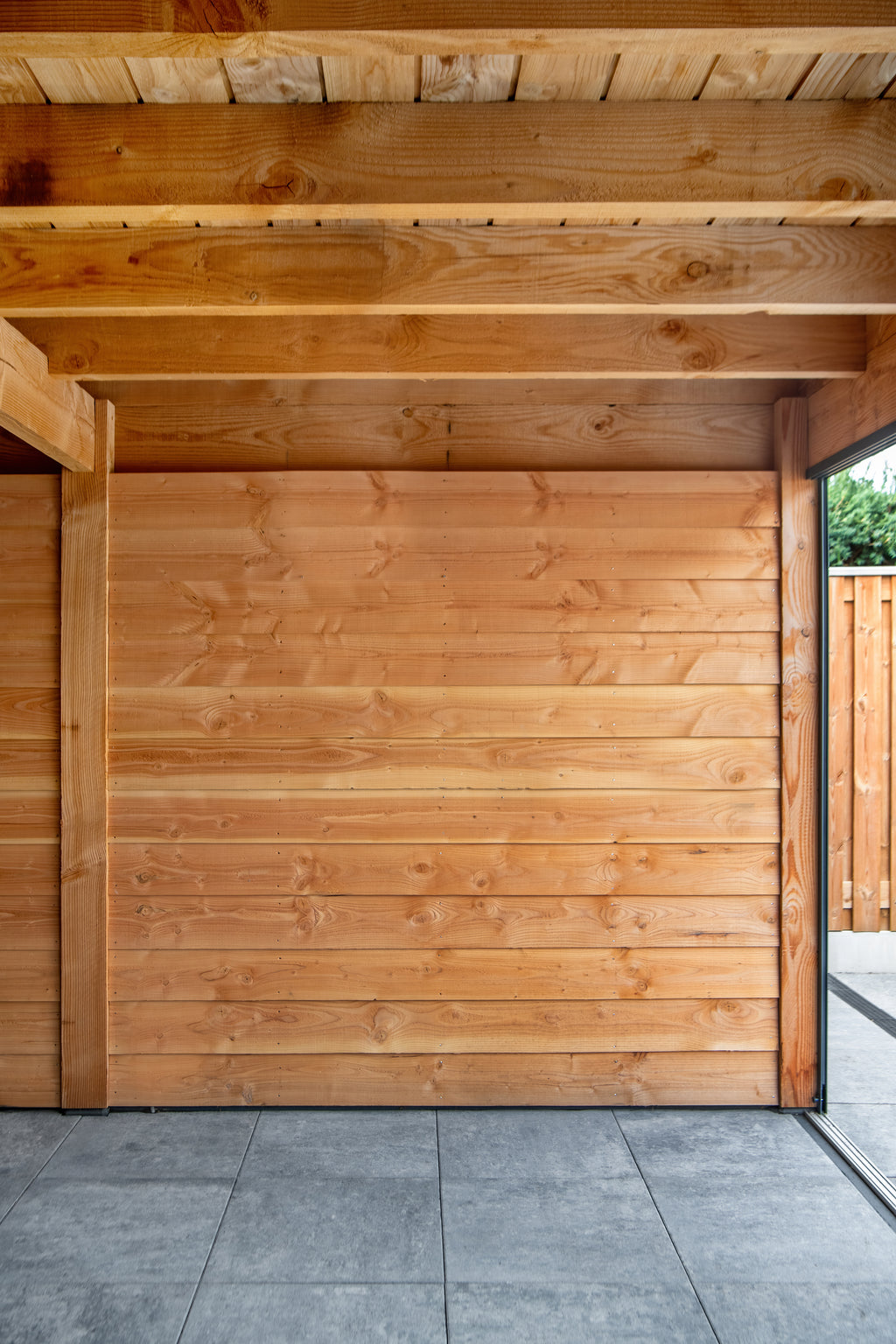 Douglas zweeds rabat 1,1/2,2 x 19,5 x 500 cm, vers, 3 zijden geschaafd, 1 zijde fijnbezaagd, scherpkantig, 1 zijde 2 groeven