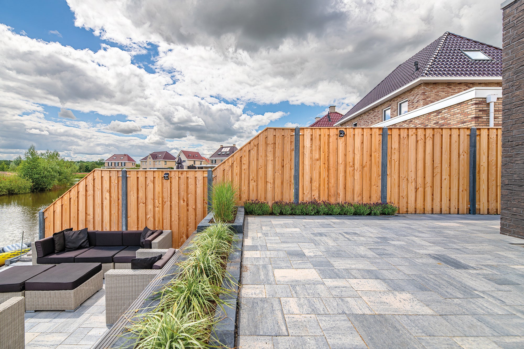 Tuinscherm Zwarte Woud, douglas, RVS-geschroefd, 21-planks (19+2) 180 x 180 cm