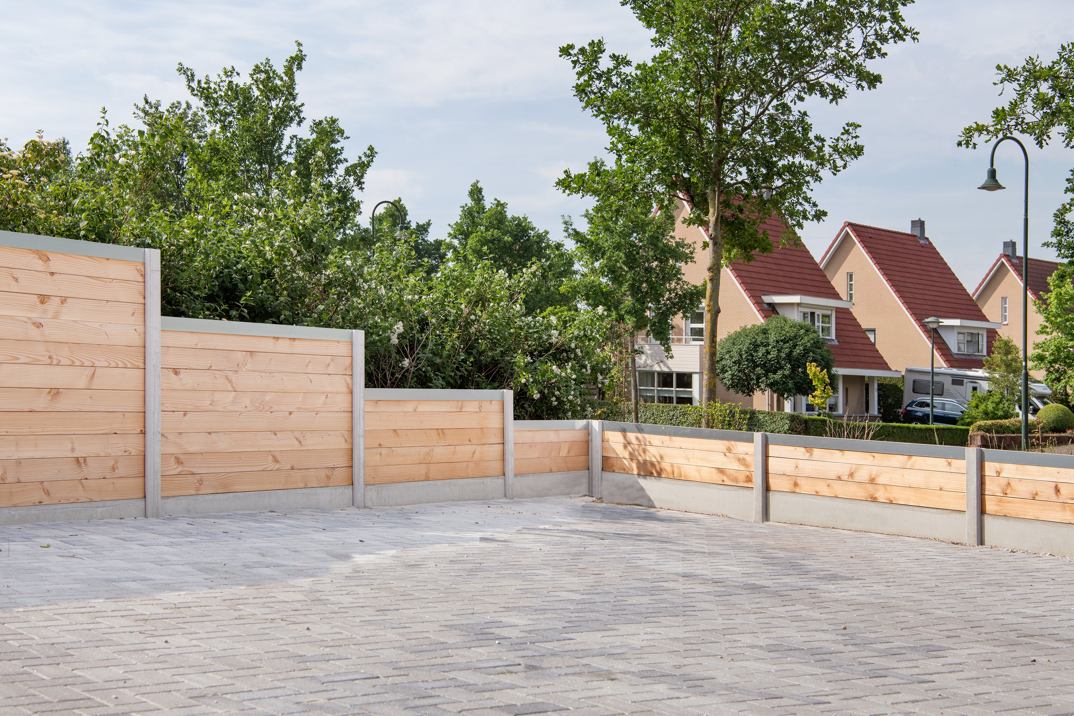 Berton©-sleufpaal Zaan wit/grijs vlakke kop 10 x 10 x 275 cm eindmodel met brede ondersleuf